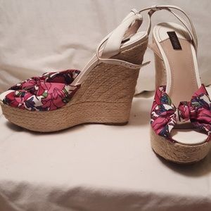 JOAN&DAVID FLORAL ANKLE STRAP PLATFORM WEDGES